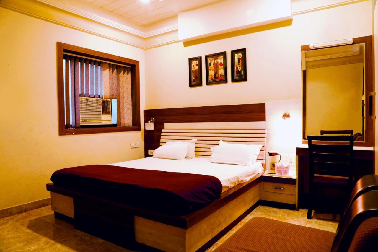 Hotel Prayag Аллахабад Екстер'єр фото