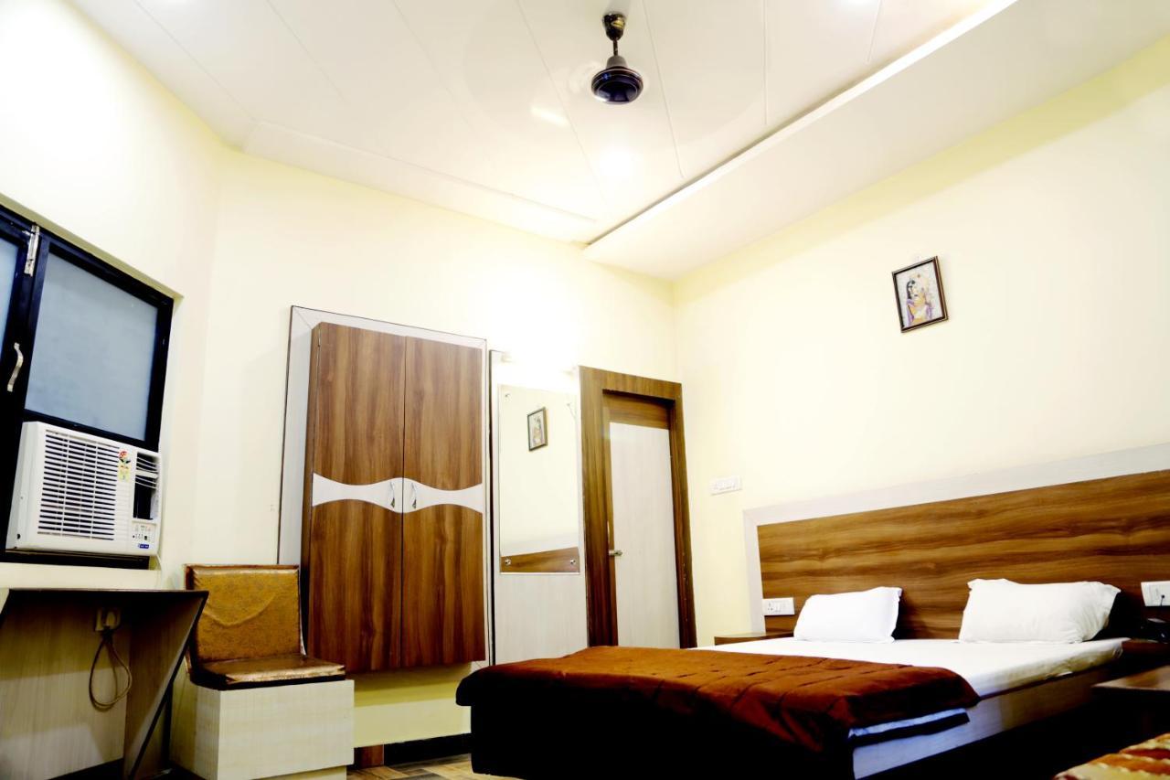 Hotel Prayag Аллахабад Екстер'єр фото
