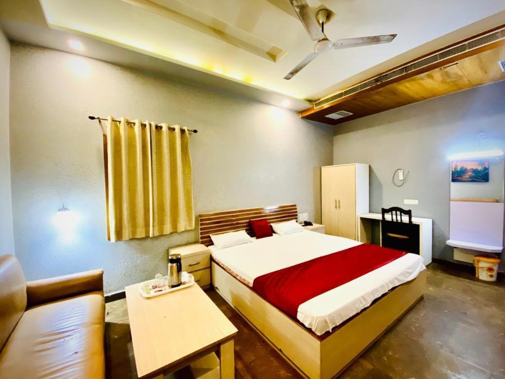 Hotel Prayag Аллахабад Екстер'єр фото