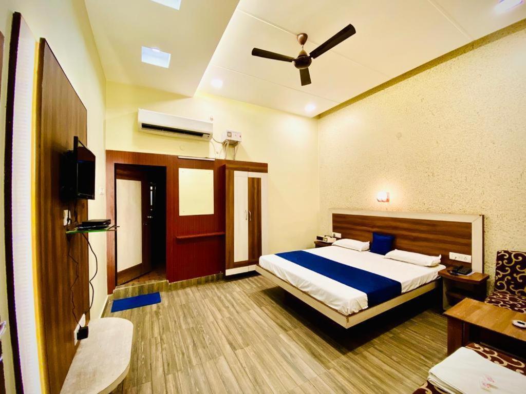 Hotel Prayag Аллахабад Екстер'єр фото
