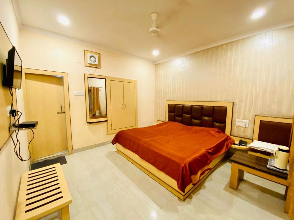 Hotel Prayag Аллахабад Екстер'єр фото