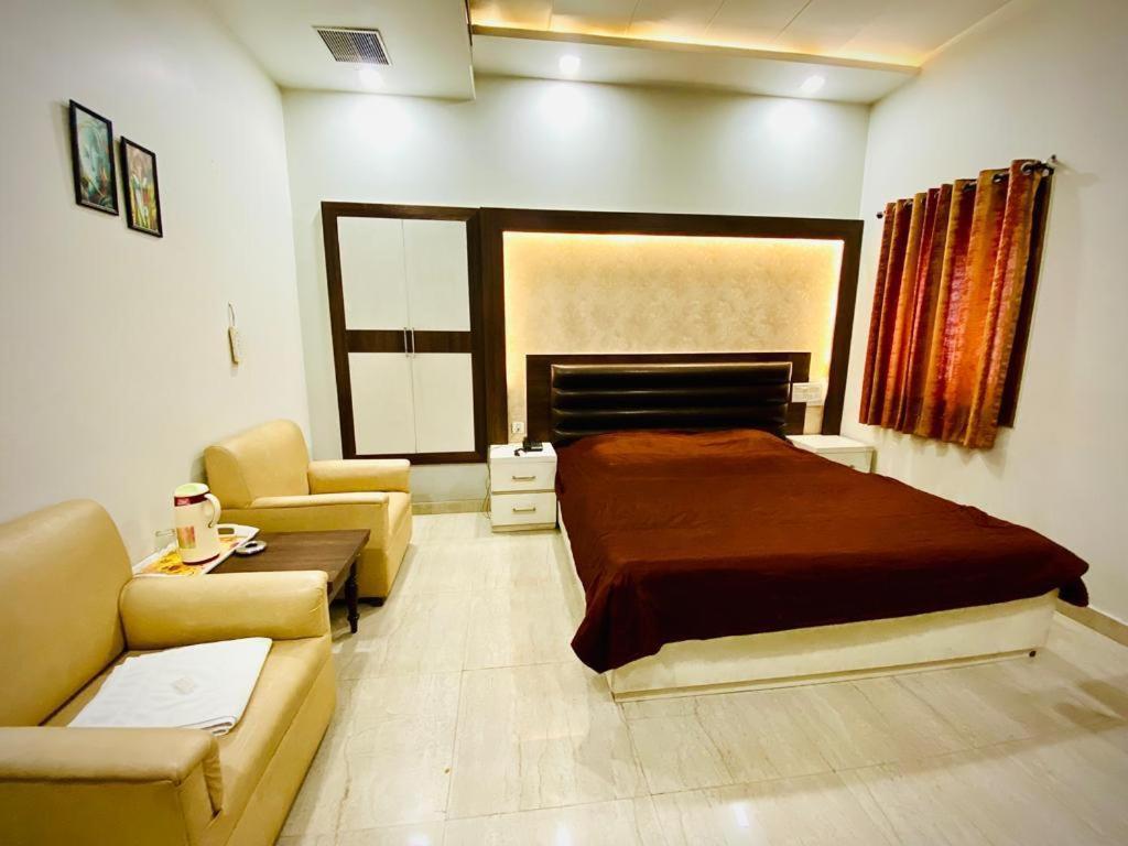 Hotel Prayag Аллахабад Екстер'єр фото