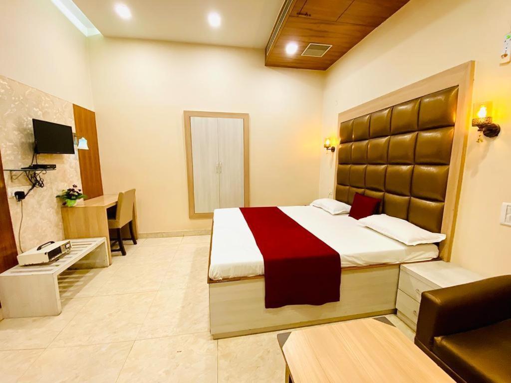 Hotel Prayag Аллахабад Екстер'єр фото