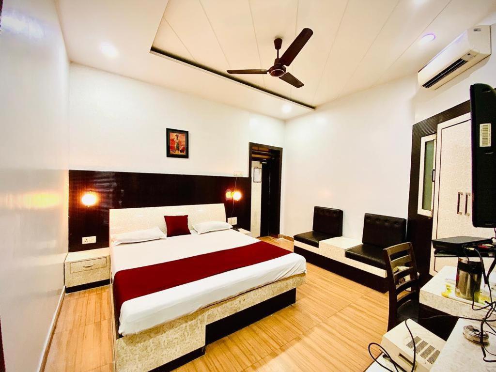 Hotel Prayag Аллахабад Екстер'єр фото
