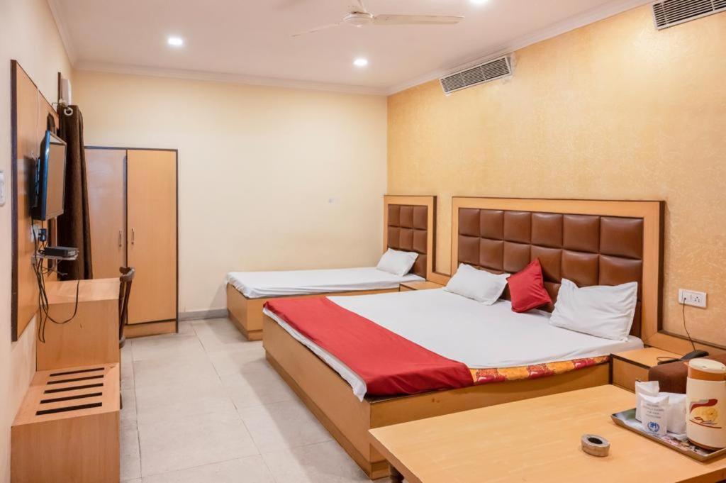 Hotel Prayag Аллахабад Екстер'єр фото